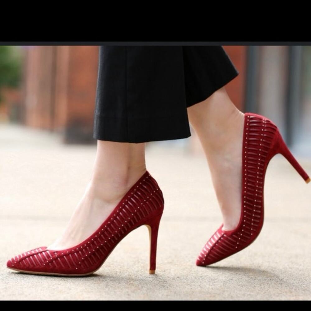 NEW VINCE CAMUTO NARISSA STUDDED RED SUEDE STILETTO HEELS SIZE 8